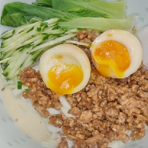 担々風豆乳うどんです☆甜麺醤風味そぼろ肉が激ウマw